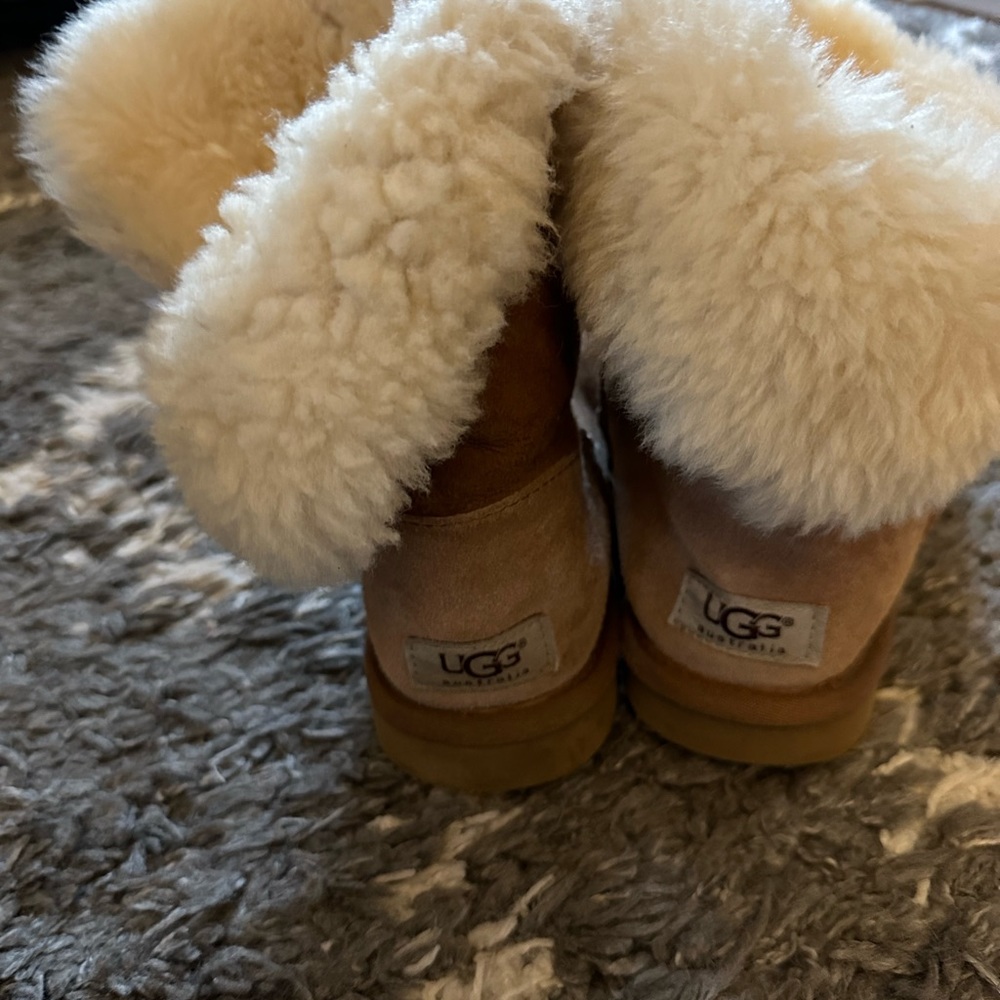 Women’s Bailey Button Uggs - image 4